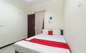 Reddoorz Syariah @ Ketintang Surabaya